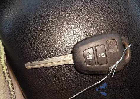 2017 Toyota Rav4 Le z USA, uszkodzony, nr VIN 2T3BFREV2HW550825